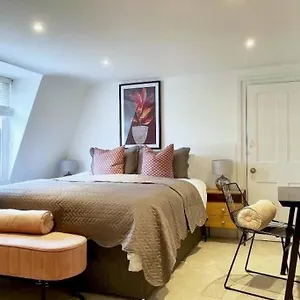  Apartment Ideally Located 2 Bedroom Luxury